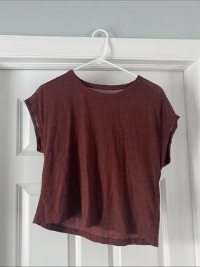 Old Navy Active Short Sleeve Tee in Deep Burgundy